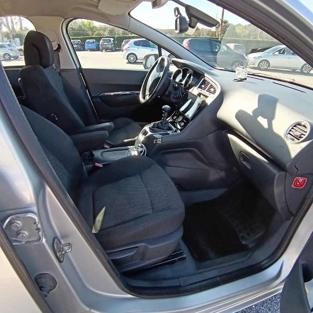 Peugeot 5008 1.6 HDi 112CV Premium *7 POSTI*