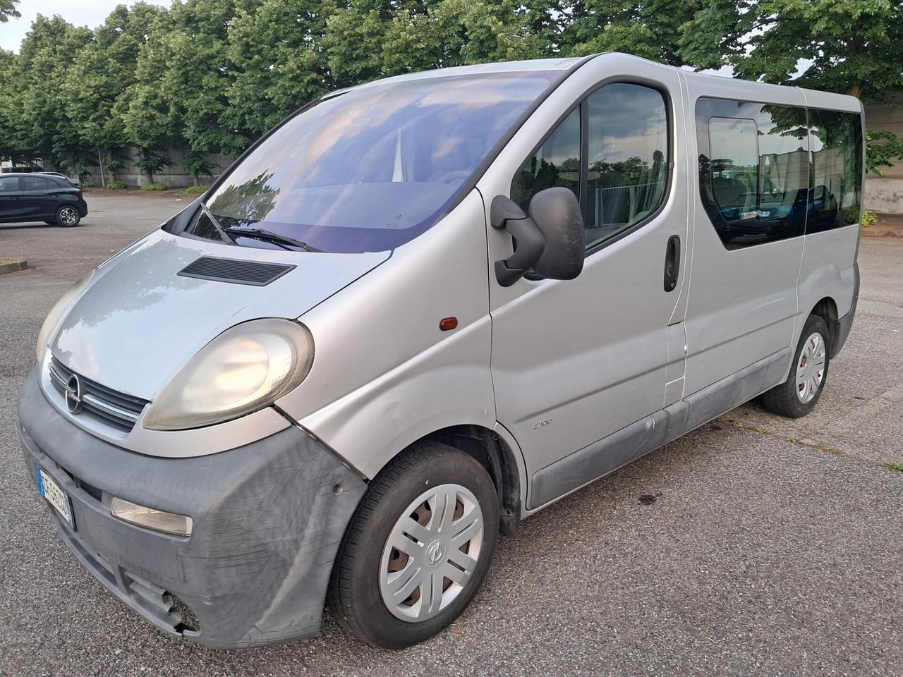 VIVARO 6 POSTI AUTOCARRO