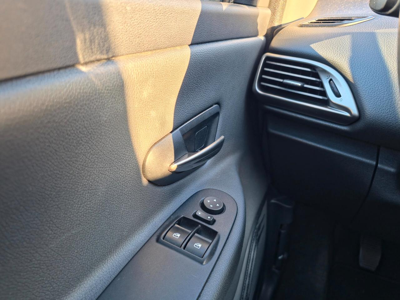 Lancia Ypsilon 1.3 MJT 16V 95 CV 5 porte S&S Elle E5B Manuale NEO 2015