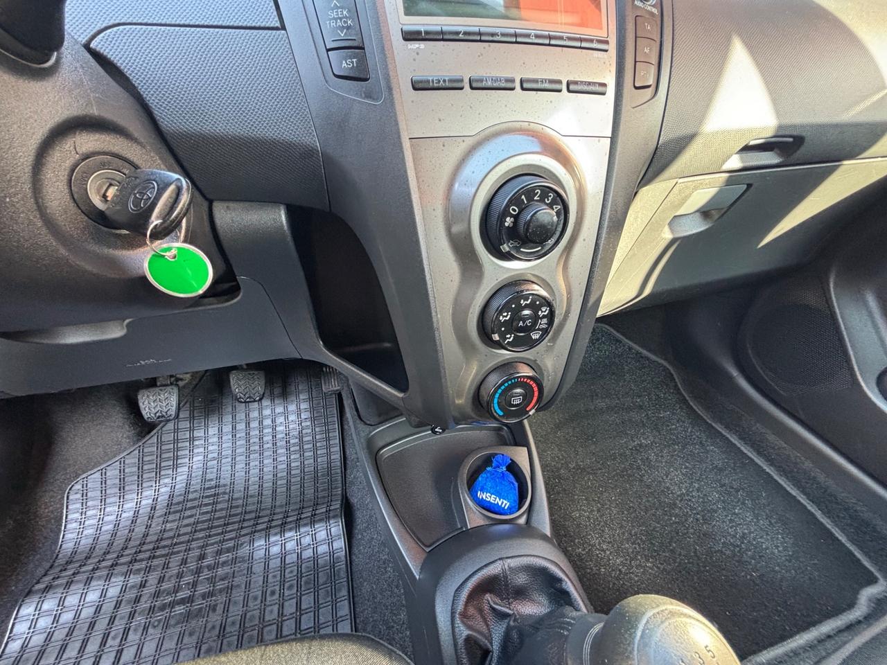 Toyota Yaris 1.0 5 porte Sol