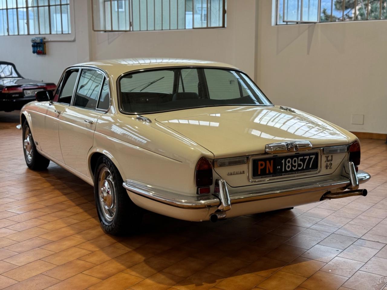 Jaguar XJ6 - 4.2 - TARGA ORO