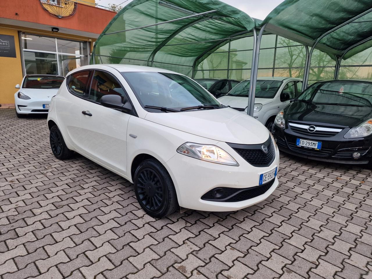 Lancia Ypsilon 1.0 FireFly 5 porte S&S Hybrid Ecochic Silver