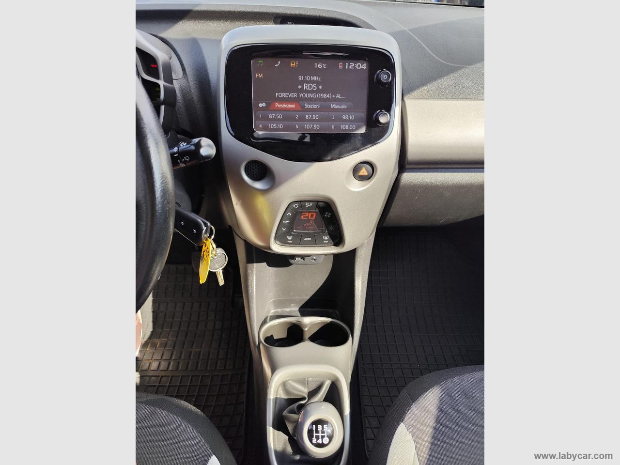 TOYOTA Aygo 1.0 VVT-i 69 CV 5p. x-play NEOPATENTATI