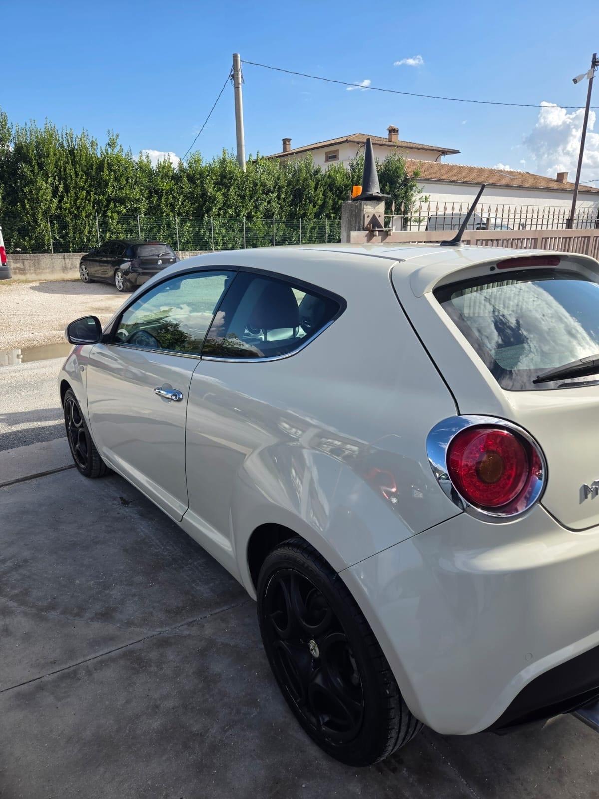 Alfa Romeo MiTo 1.6 JTDm 16V Distinctive Premium Pack
