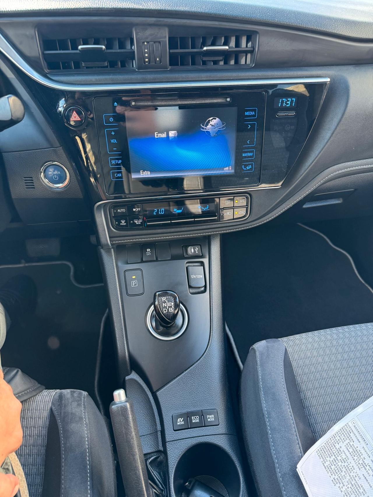 Toyota Auris Touring Sports 1.8 Hybrid Lounge