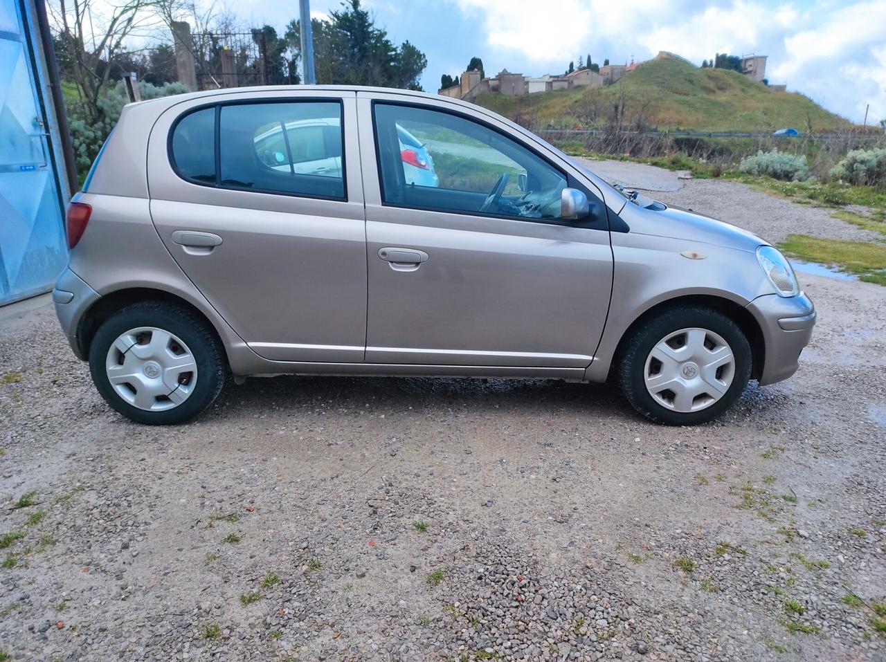 Toyota Yaris 1.0i 16V cat 5 porte