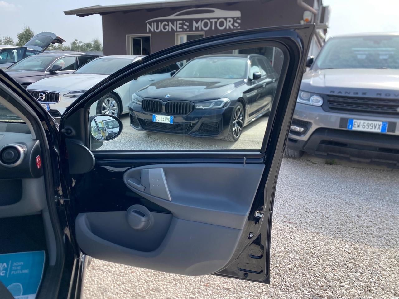 Toyota Aygo 1.0 12V VVT-i 5 porte Sol UNICO PROPIETARIO NEOPATENTATI GARANZIA 12 MESI