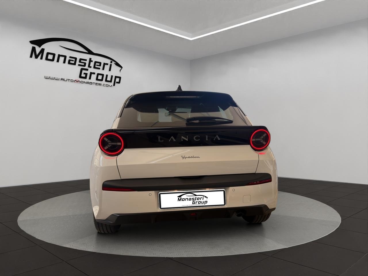 Lancia Ypsilon Hybrid e-DCT