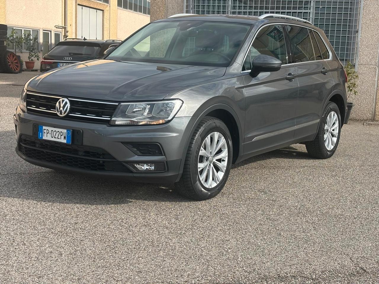 Volkswagen Tiguan 2.0 TDI SCR DSG 4MOTION Business BMT