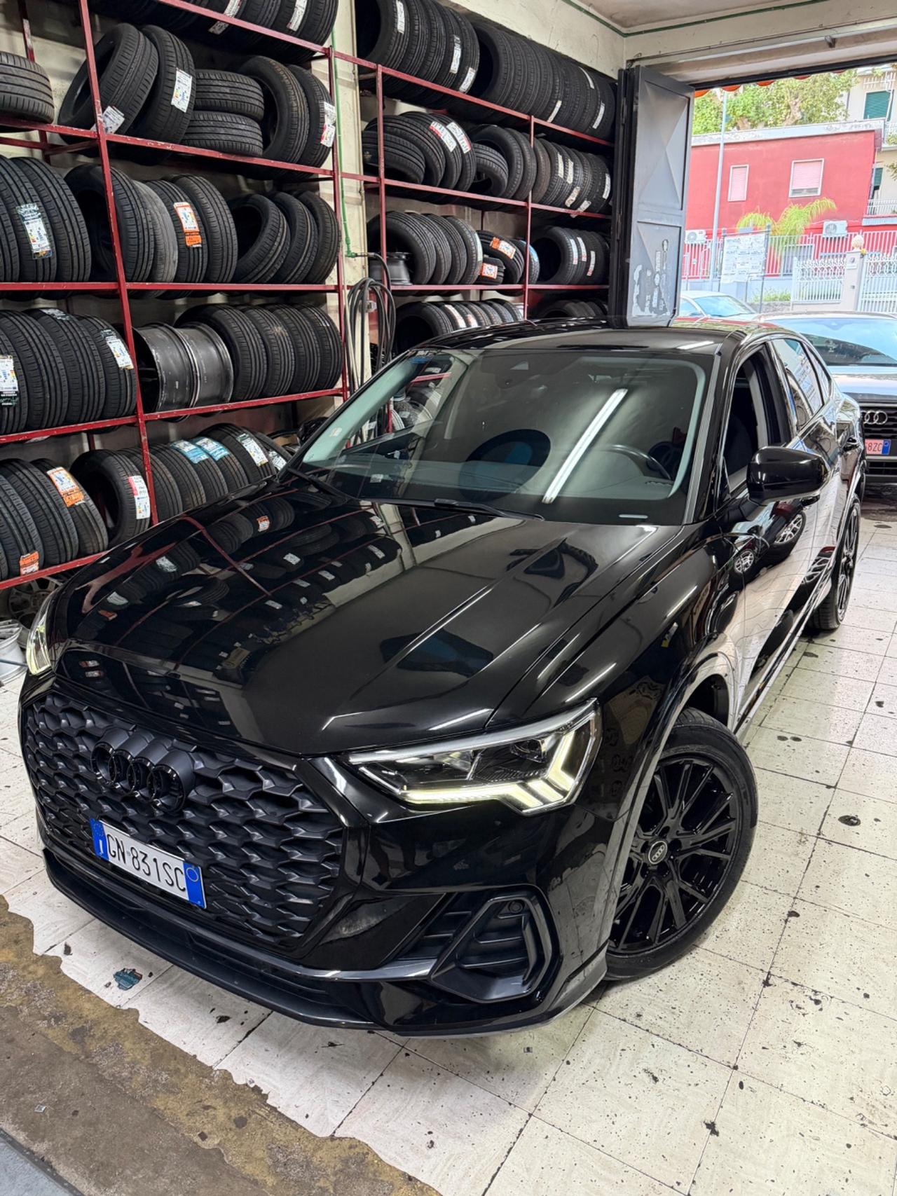 Audi Q3 35 TDI S tronic Identity Black