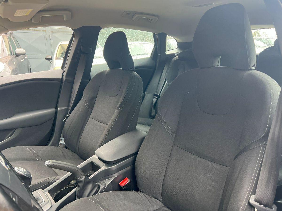 VOLVO - V40 - 1.6 D2 Summum