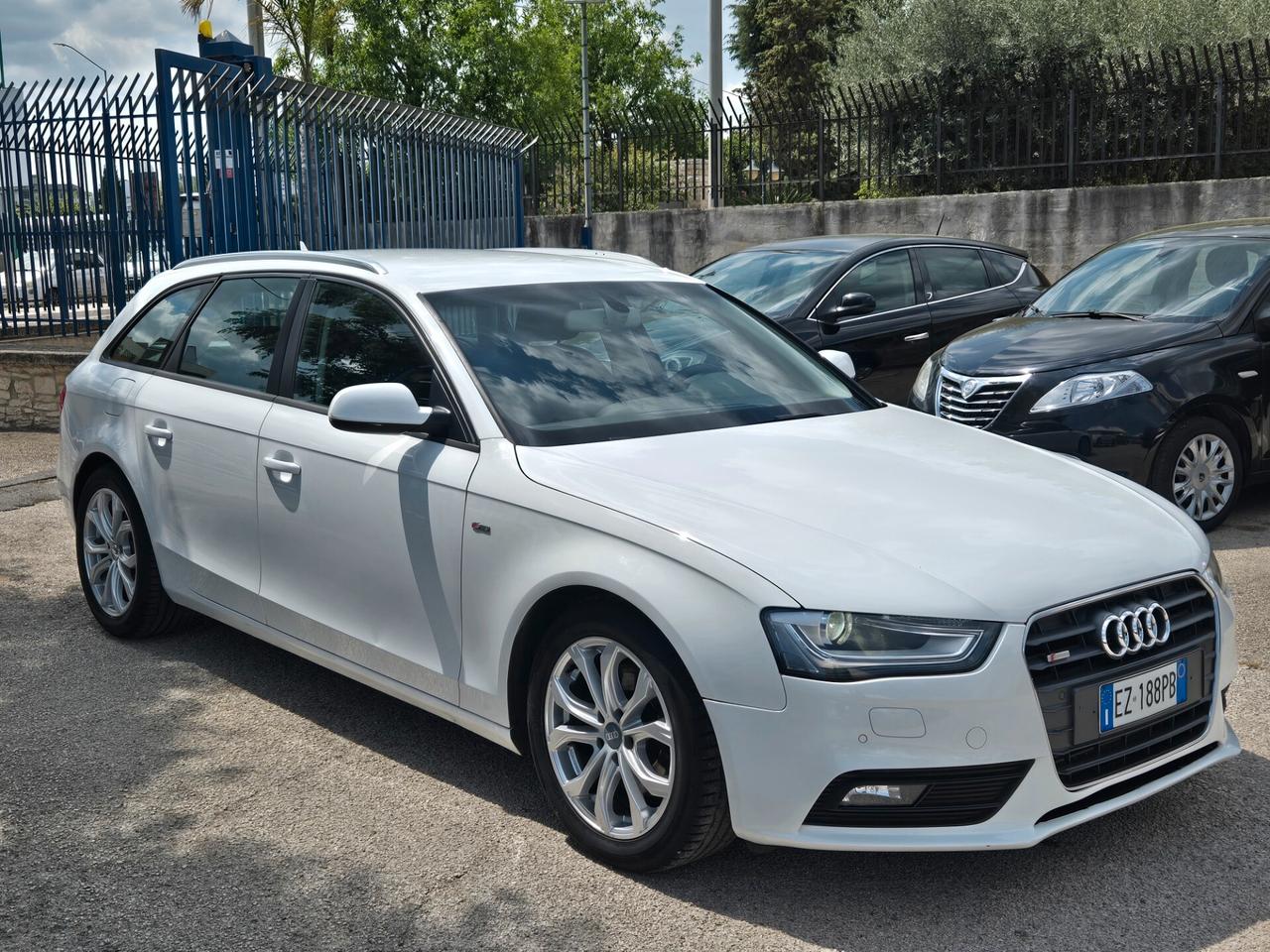 Audi A4 Avant 2.0 TDI 143CV del 2012 gancio traino omologato
