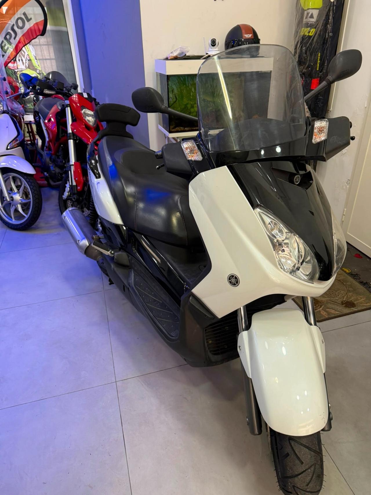 Yamaha X-Max 250