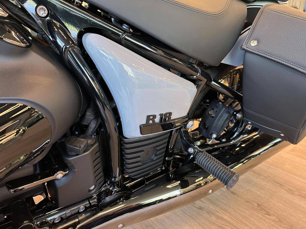 BMW R 18 Classic Blacked Out