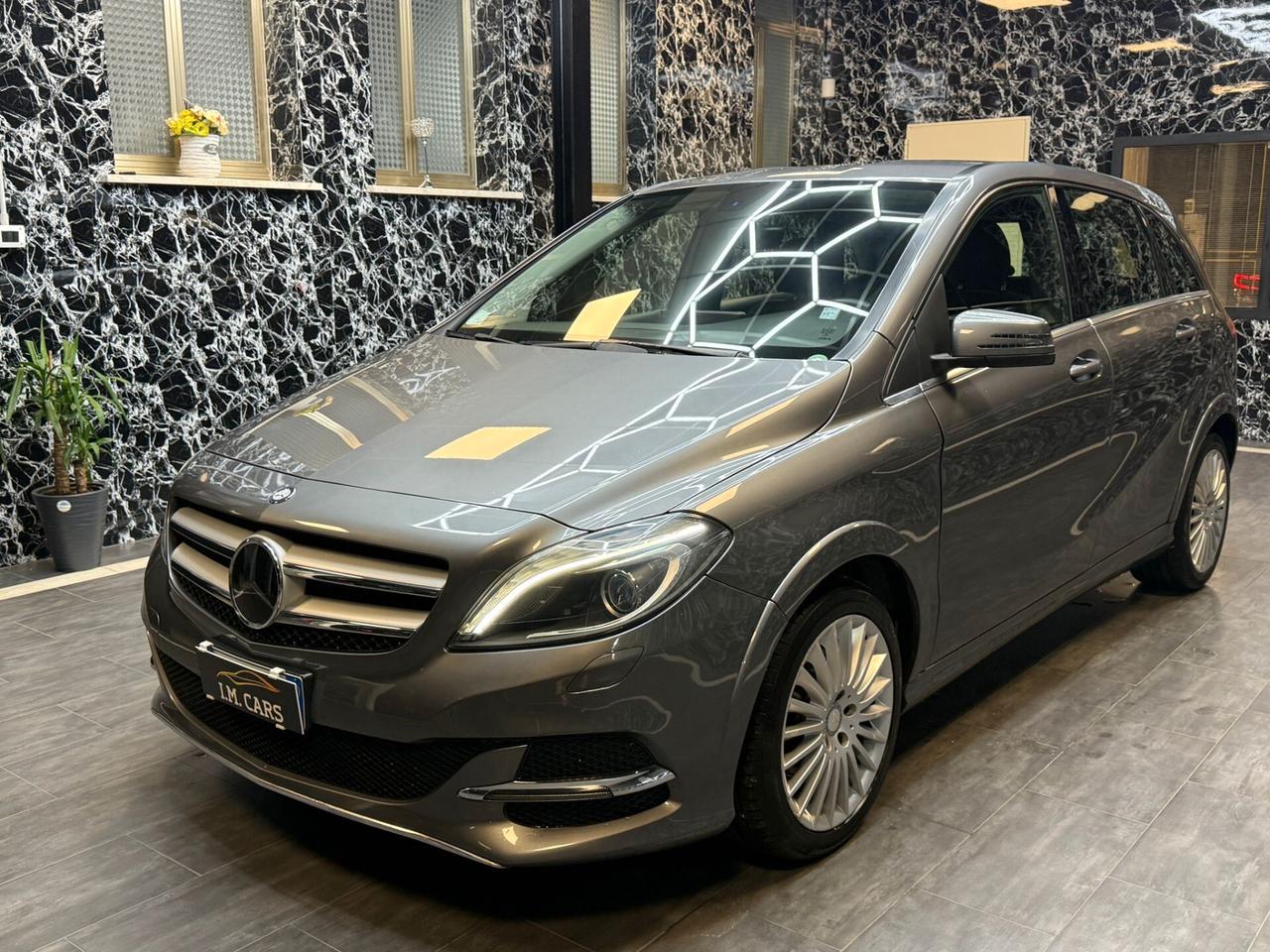 Mercedes-benz B 200 NGD Premium