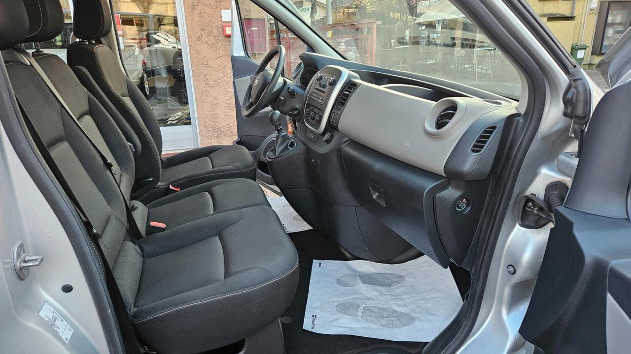 Nissan NV300 1.6 dci 145 CV 9 POSTI - GANCIO TRAINO