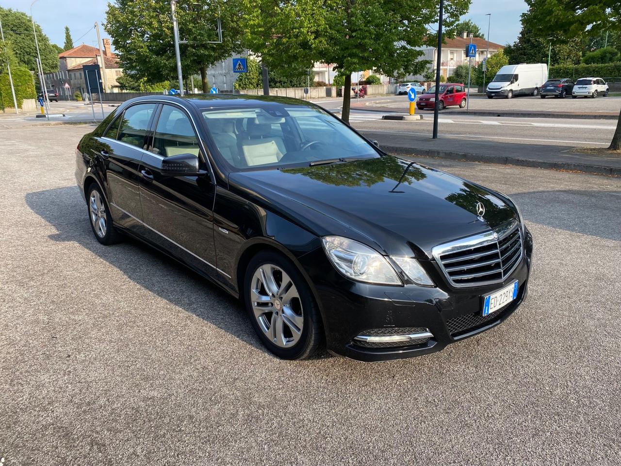 Mercedes-benz E 250 E BlueEFFICIENCY Avantgarde