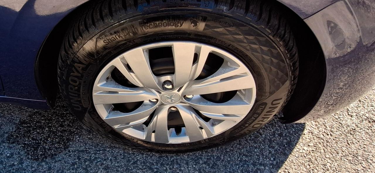 Peugeot 208 1.4 HDi 68 CV 5 porte Allure