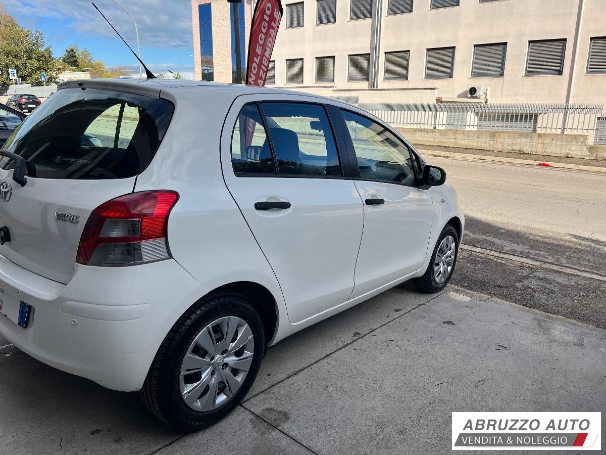 TOYOTA Yaris 1.0 5 porte Active