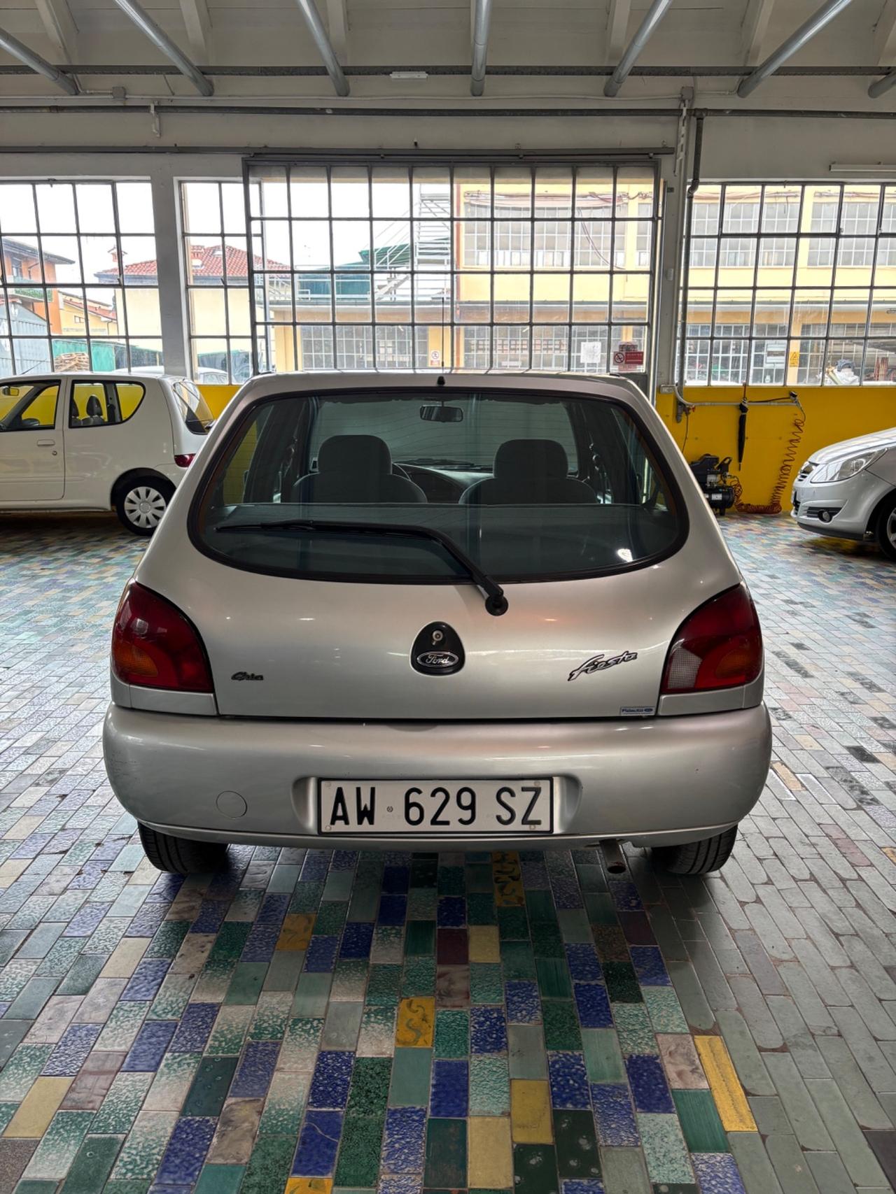 Ford Fiesta 1.2i 16V cat 5 porte Ghia