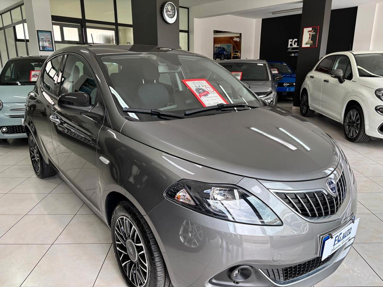 Lancia Ypsilon 1.0 FireFly 5 porte S&S Hybrid Platino