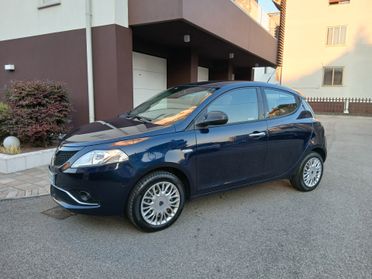 Lancia Ypsilon 1.2 69 CV 5 porte Gold tua a € 169 mese