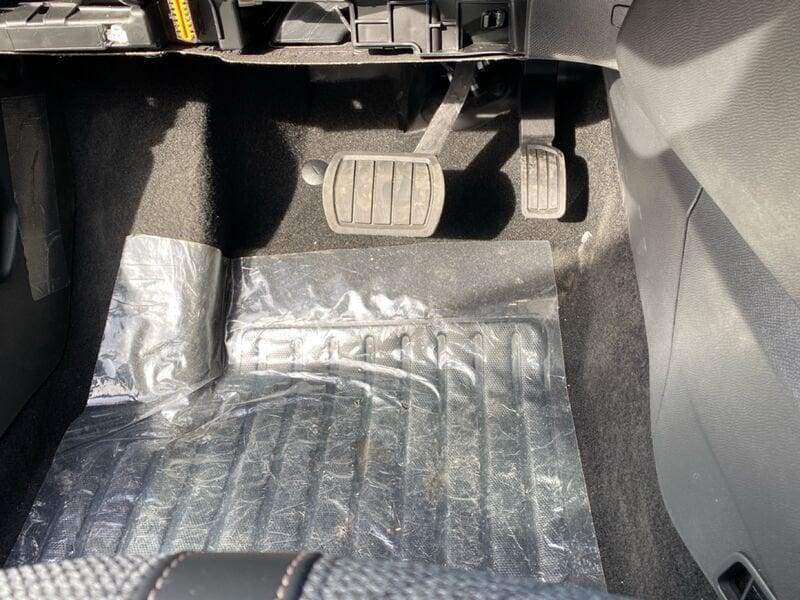 Peugeot 208 Allure Hybrid 110 e-DCS6 auto