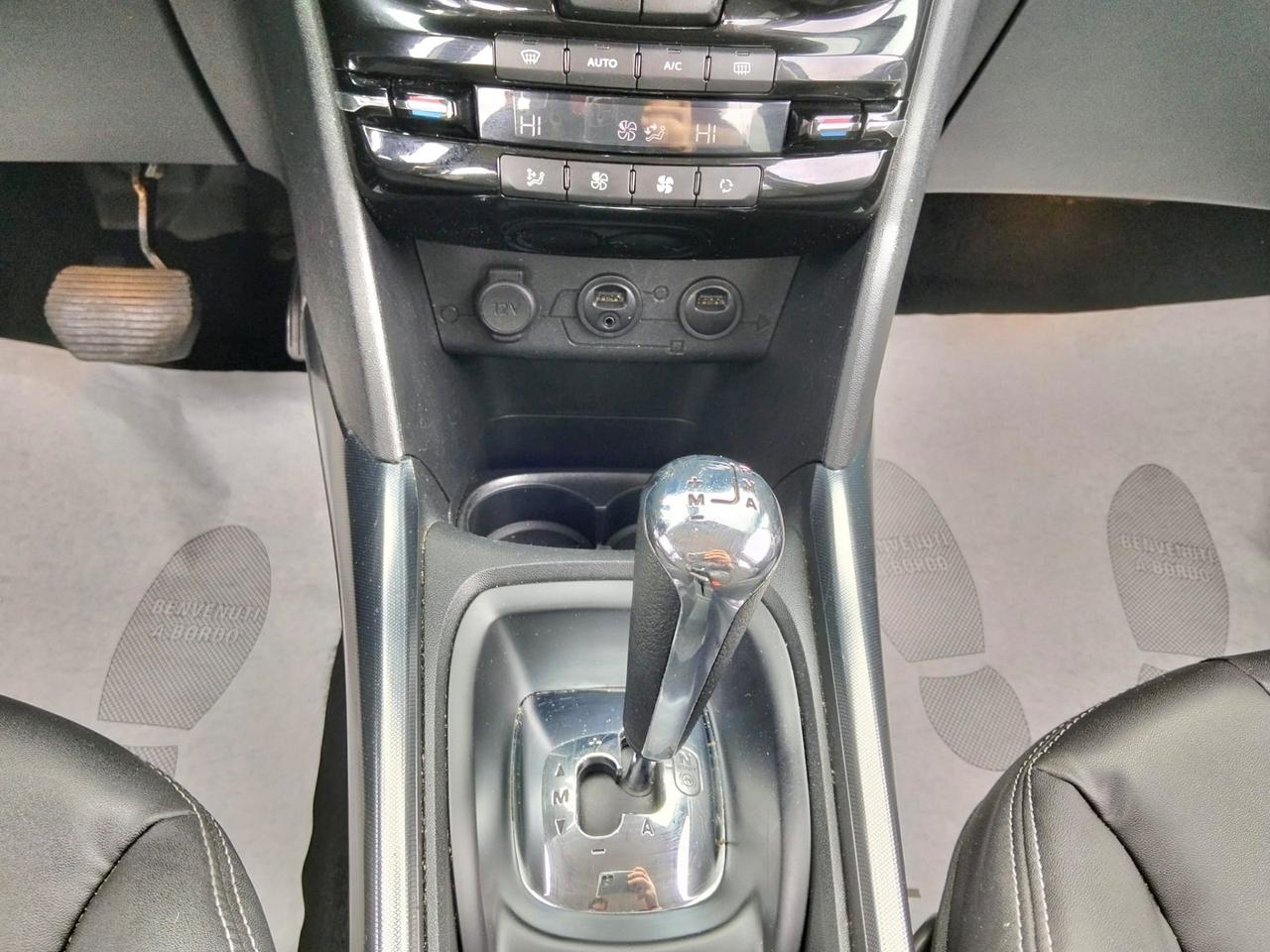 Peugeot 2008 PureTech 82 ETG5 Automatik S&S*Navi*Pelle