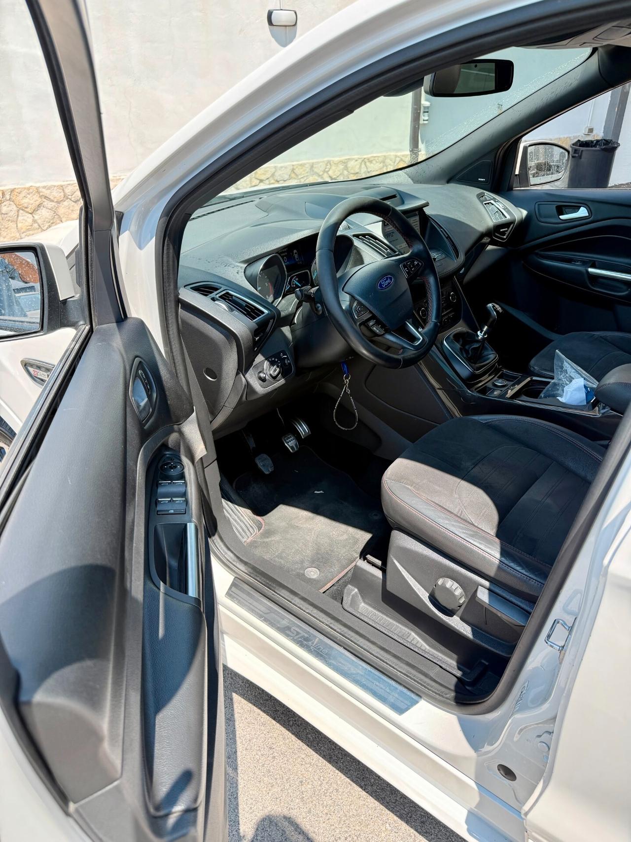 Ford Kuga 1.5 TDCI 120 CV S&S 2WD ST-Line