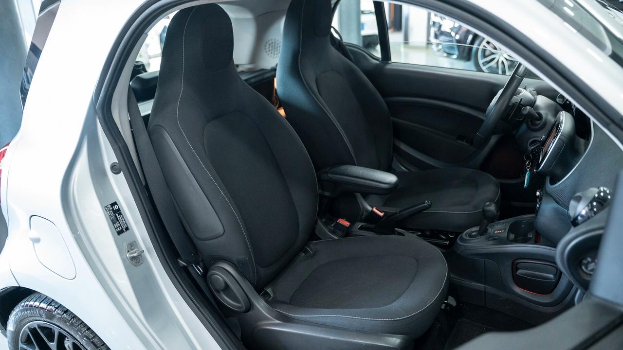 Smart ForTwo 1.0 SUPERPASSION 71 CV TWINAMIC AUTO 16" LED NAVI