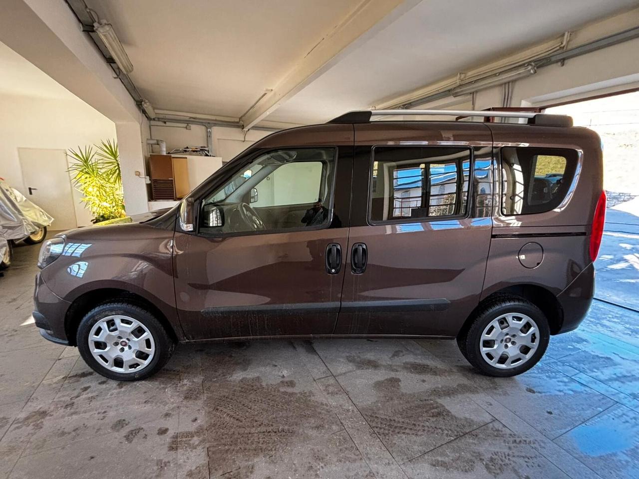 Fiat Doblò 1.4 T-Jet 16V Easy 7 POSTI