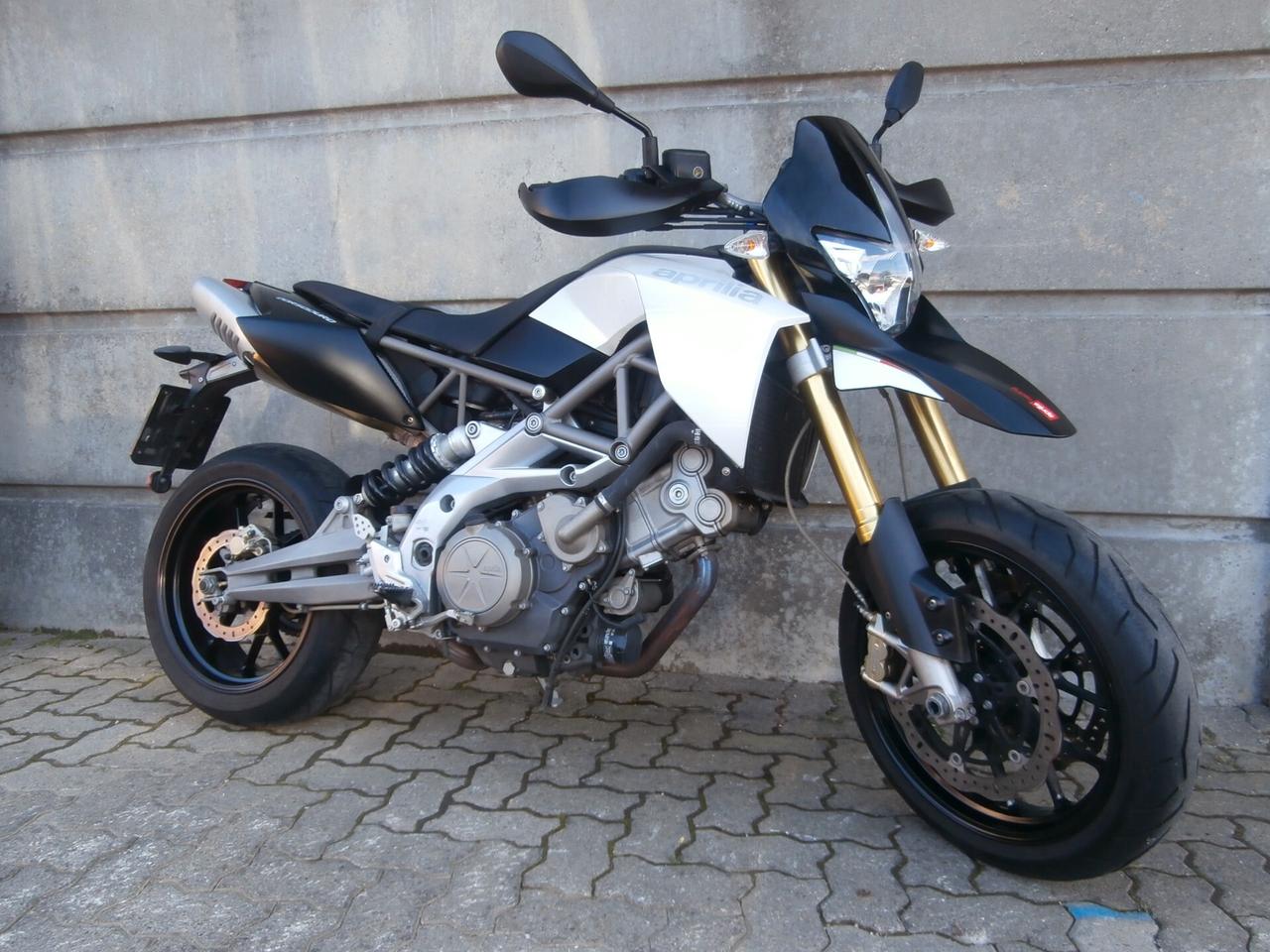 Aprilia Dorsoduro 750 (2009 - 14) del 2009 passaggio incluso.