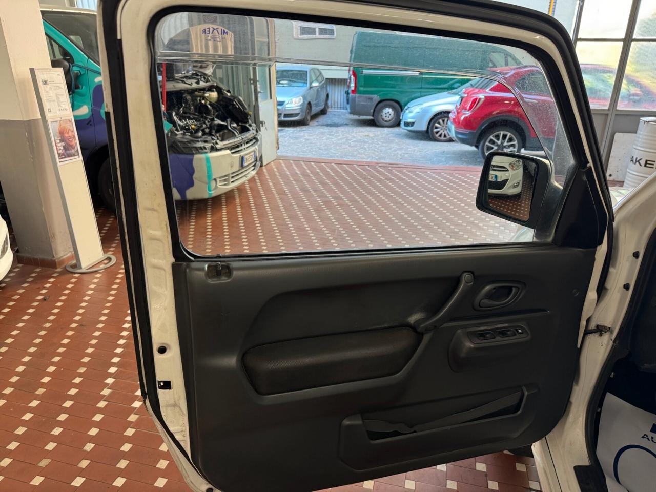 Suzuki Jimny 1.5 DDiS cat 4WD Special - RIDOTTE E GANCIO TRAINO