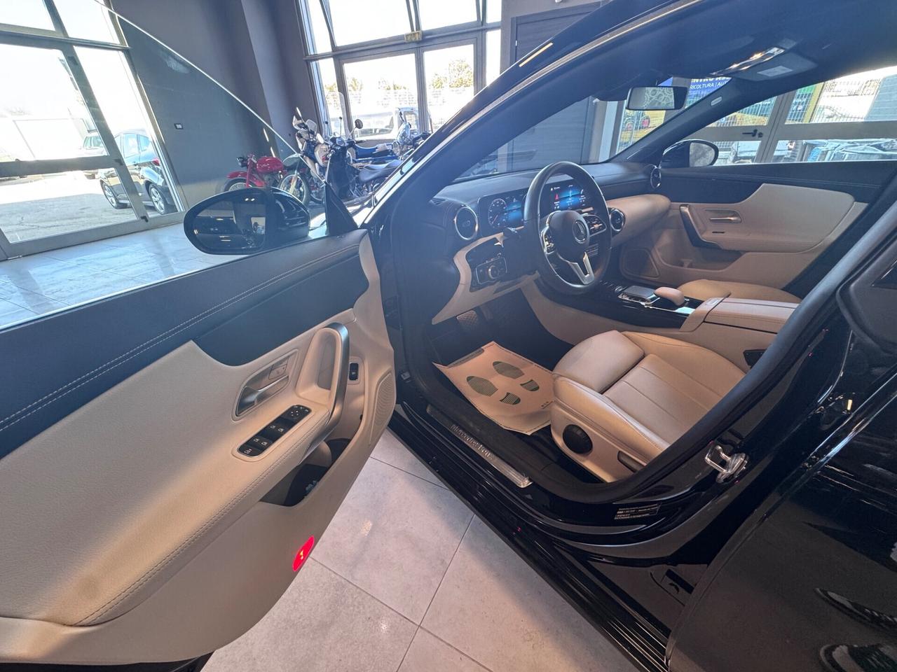 MERCEDES CLA 180CDI KM 42.000 SEDAN AT8 TETTO SPORT