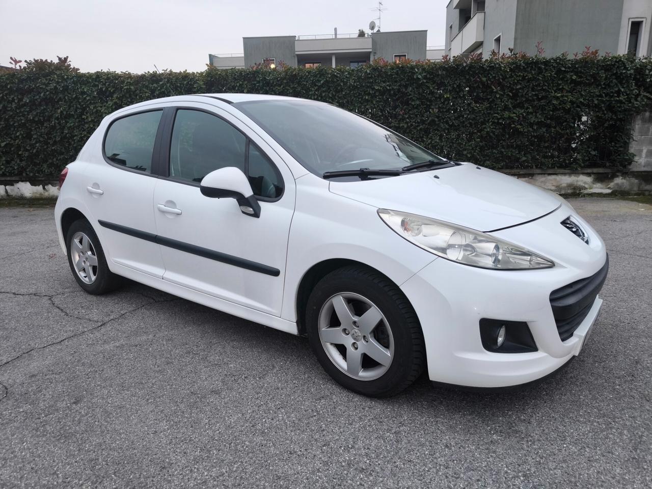 PEUGEOT 207 1,4 BENZINA- OK NEOPATENTATI