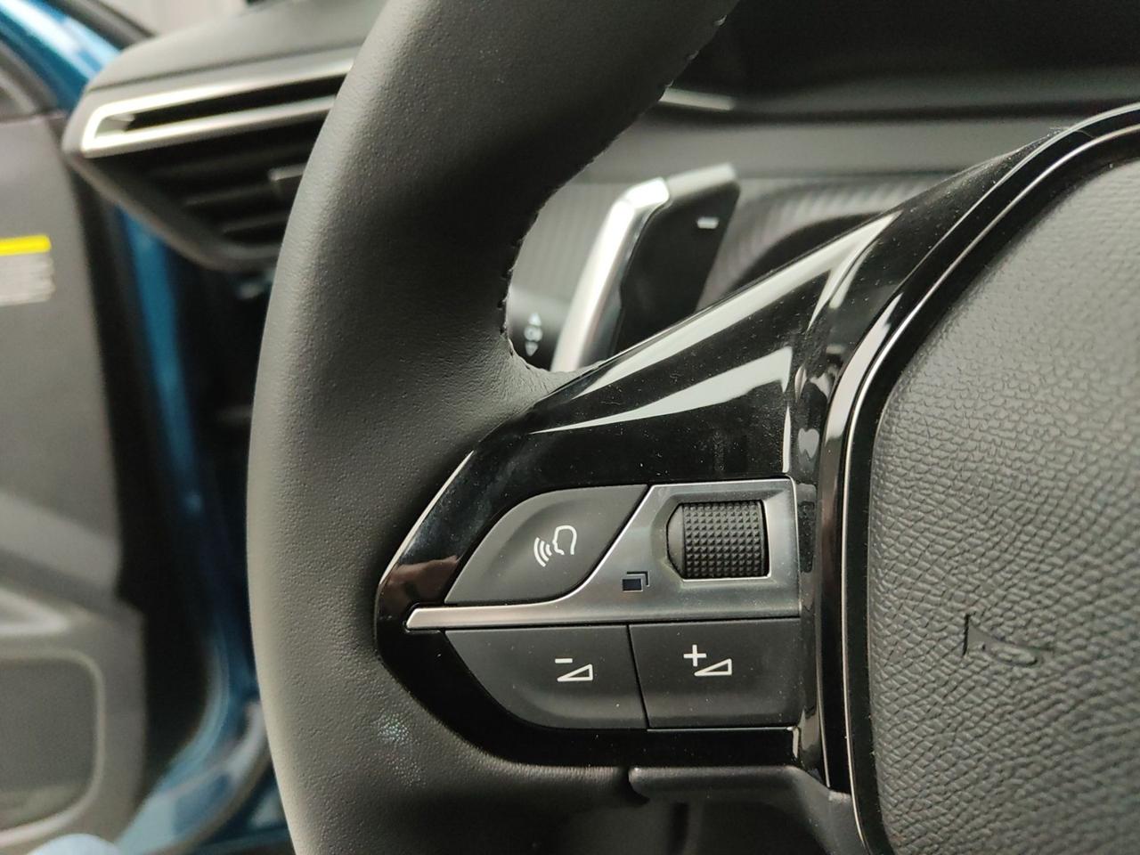 PEUGEOT 2008 II 2020 1.2 PURETECH 130CV ALLURE EAT8 (CAMBIO AUTOMATICO)