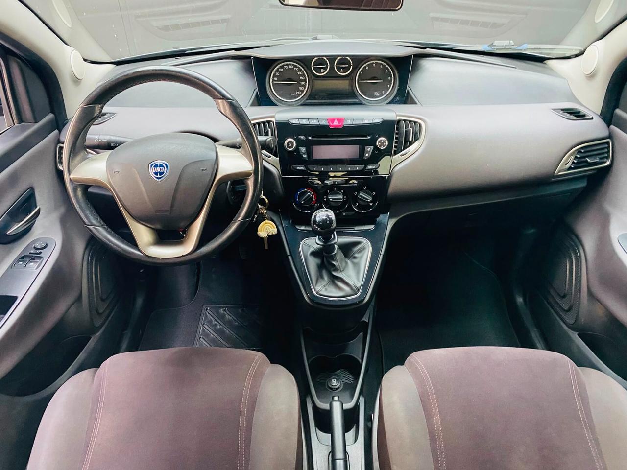 Lancia Ypsilon 1.2 69 CV 5 porte Platinum