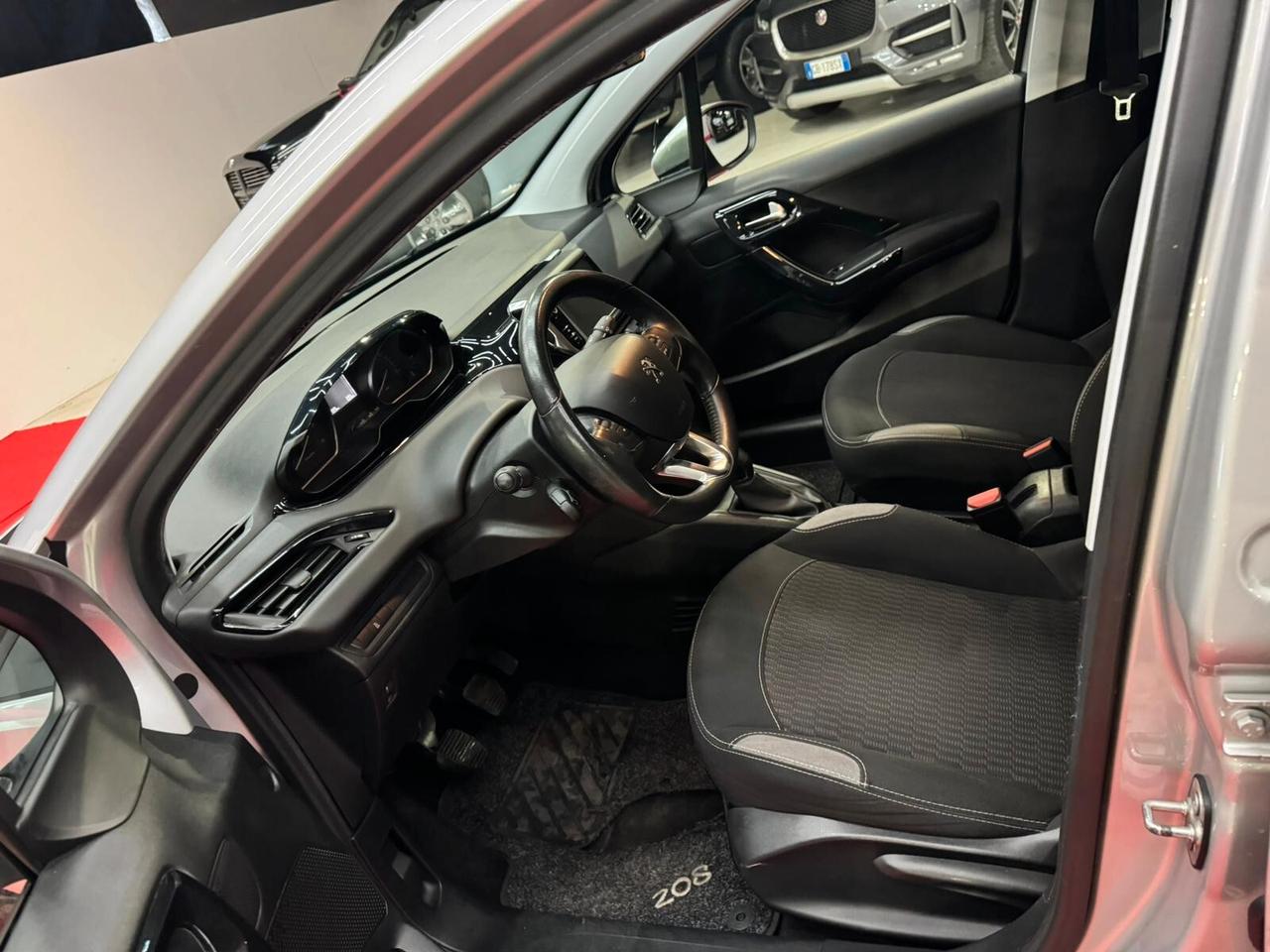 PEUGEOT 208 NEOPATENTATI