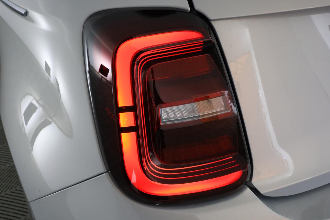 FIAT 500 (2020--->) 500 Berlina Hybrid La Prima