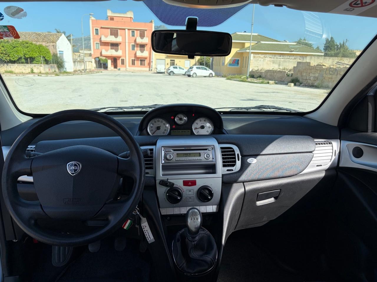 Lancia Ypsilon 1.2 69 CV Argento