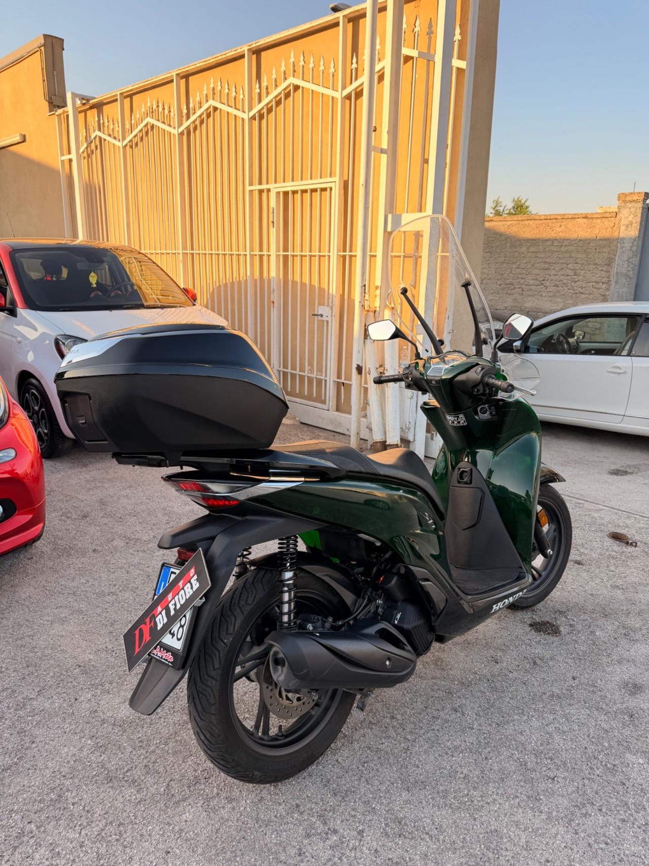 Honda SH 125 VETRO FINANZIAMENTO IN SEDE