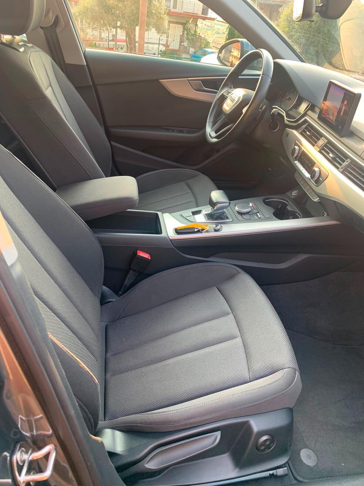 Audi A4 Avant 30 TDI S tronic Business