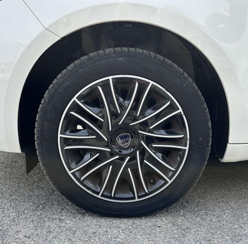 Lancia Ypsilon 1.2 69 CV 5 porte GPL Ecochic Gold