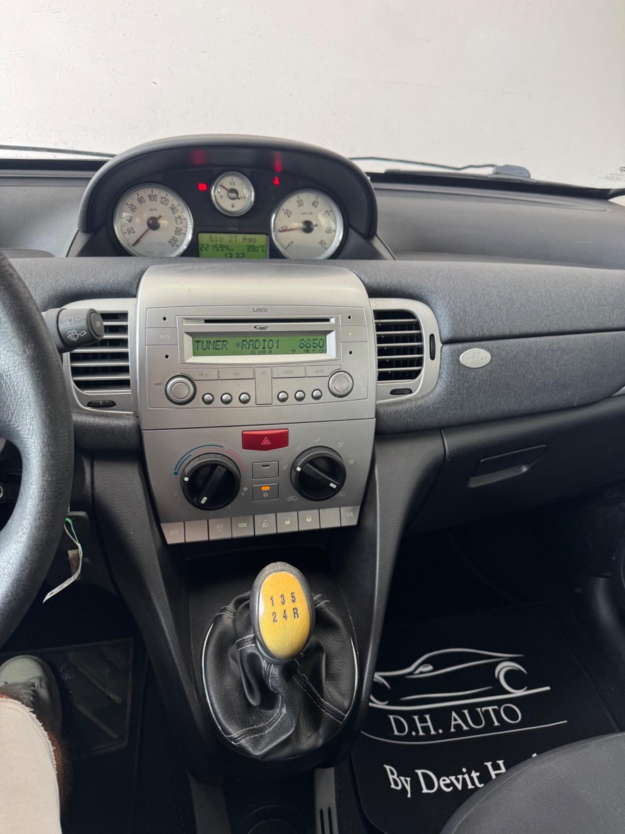 Lancia Ypsilon 1.2 69 CV Unyca