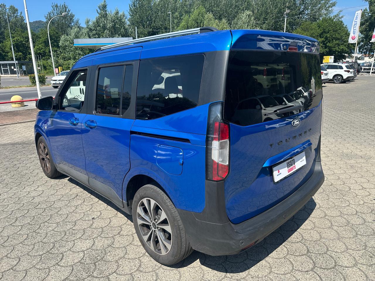 Ford Tourneo Courier 1.0 EcoBoost Titanium