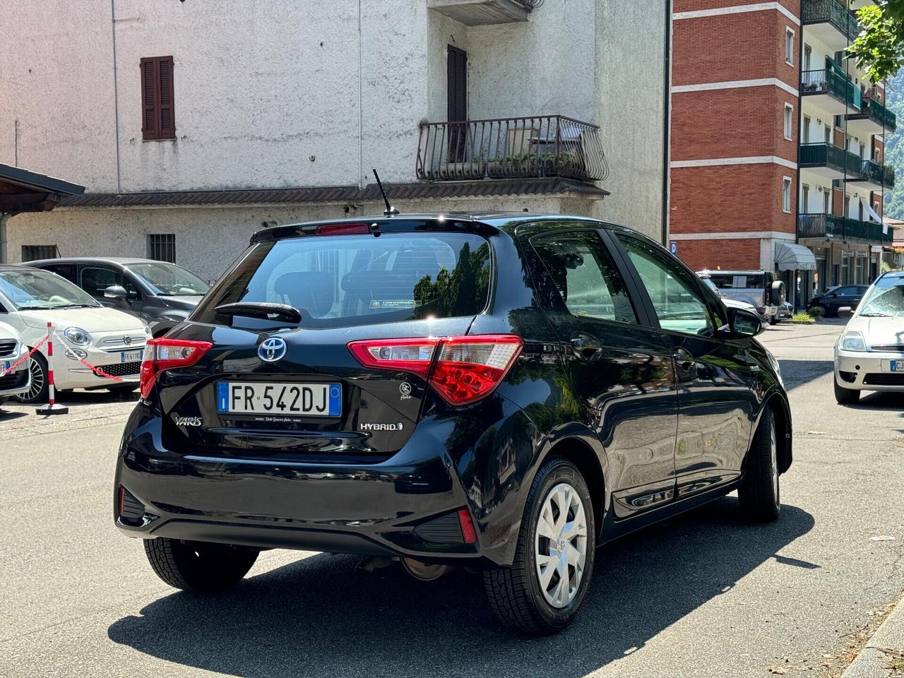 Toyota Yaris 1.5 Hybrid 5 porte - NEOPATENTATI - CAMBIO AUTOMATICO