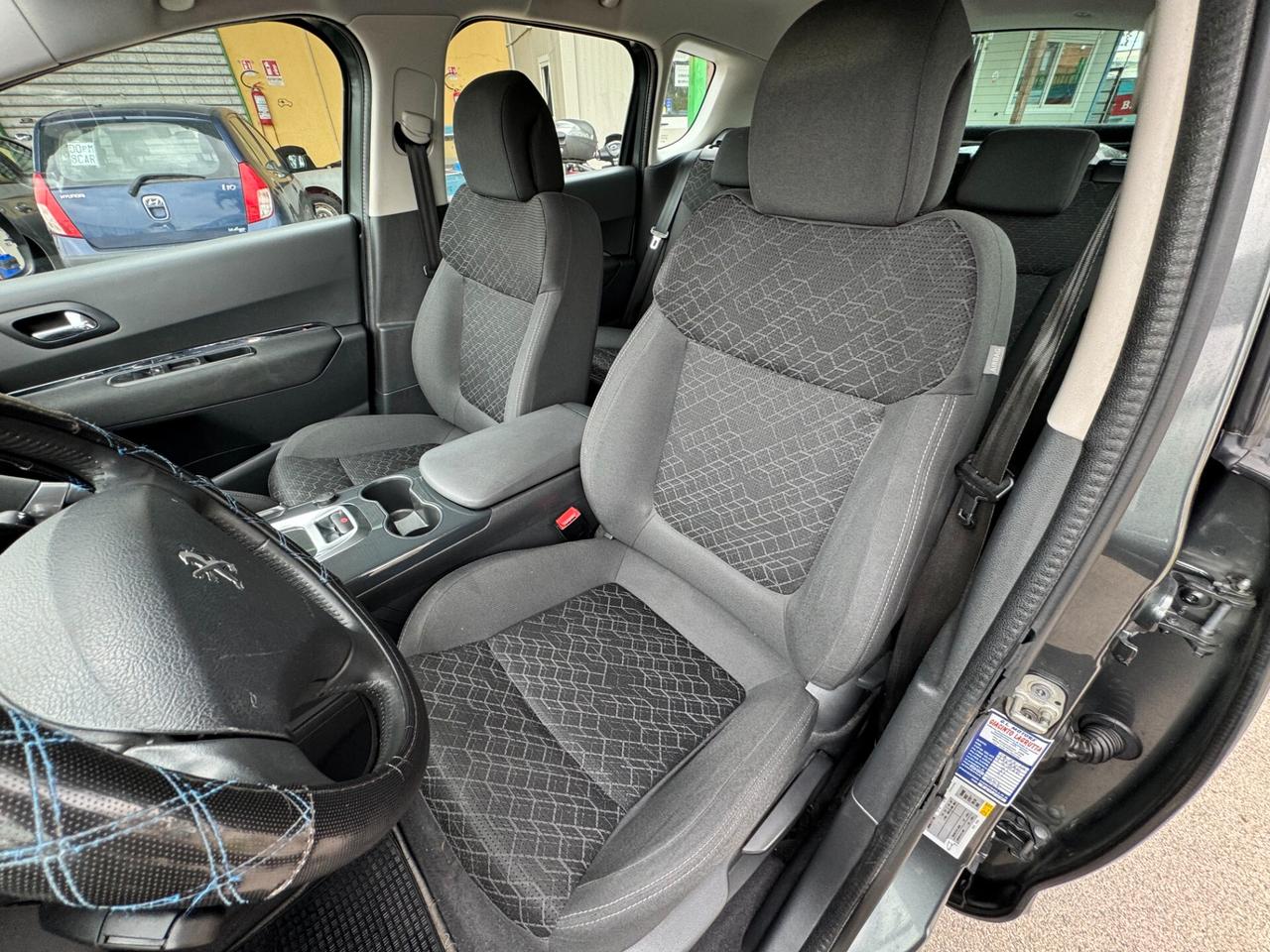 Peugeot 3008 1.6 HDi 115CV Access