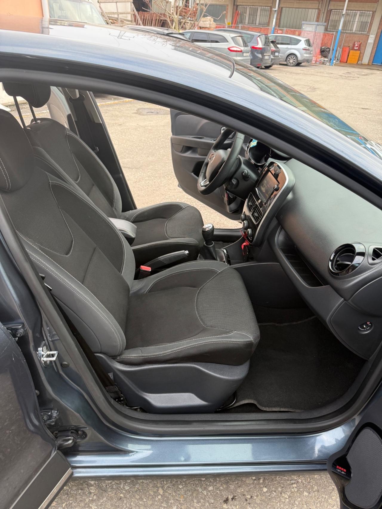 Renault Clio 1.2 75CV 5 porte Zen