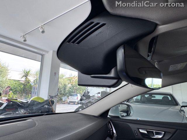 VOLVO V60 B4 (d) automatico Essential