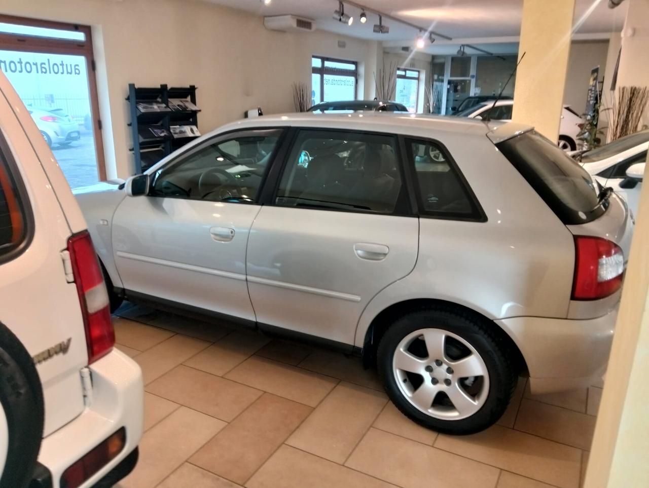 Audi A3 1.8 20V cat 5p. Ambiente gpl